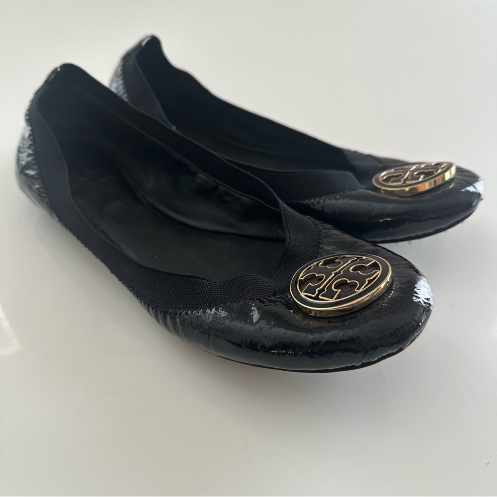 Tory Burch Caroline Black Patent Leather Ballet Flats with Gold Emblem